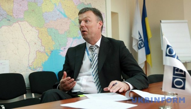 Хуг заявив про тенденцію до зменшення кількості порушень "тиші" на Донбасі