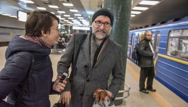 У київському метро зустріли композитора, який писав музику для серіалу "Шерлок"