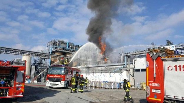 В Италии произошел мощный взрыв на заводе по обработке химикатов