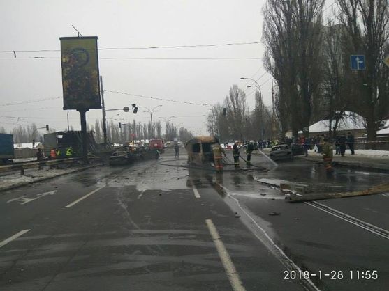Патрульные рассказали детали масштабного ДТП с пожаром в Киеве