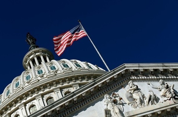 Сенат США соберется на экстренное заседание в воскресенье для возобновления работы правительства