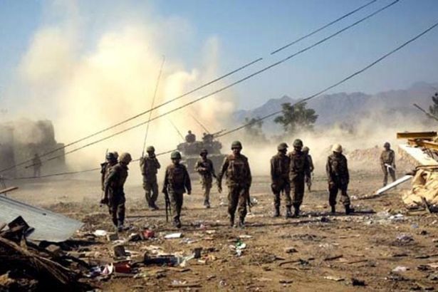 В Пакистане террорист-смертник подорвал себя у военной базы, погибли 11 солдат