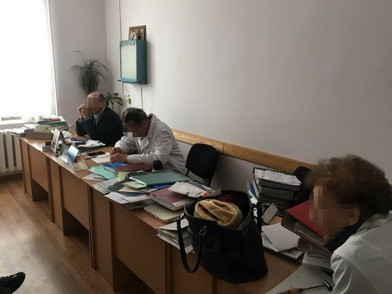 Во Львове задержали медиков во время оформления инвалидности за 50 тысяч гривен