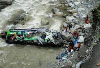 В Перу рухнул в ущелье автобус с людьми, много погибших
