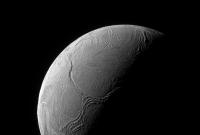 NASA показало "щупальца" загадочного спутника Сатурна
