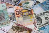 Курс доллара на межбанке 19 апреля упал до 25,49 гривен
