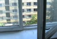Мужчина в Днепропетровской области выбросил из окна сожительницу с 2-летним ребенком