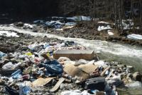 В реки Карпат из-за проблем со свалками стекают инфильтраты и ядовитые вещества