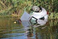 Автомобиль вытащили из реки в Харькове погиб человек