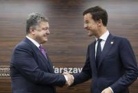 Порошенко в Польше призвал Нидерланды одобрить СА Украины с ЕС