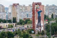 Австралийский художник создал мурал высотой 17 этажей в Киеве