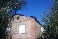 Во время утреннего обстрела Авдеевки поврежден дом местного жителя