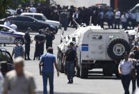 В Ереване оппозиция второй день удерживает заложников в полицейском участке