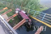 В Мариуполе машина с военным упала в реку