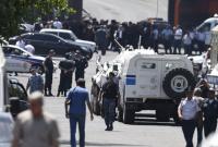 Захватившие полицейский участок в Ереване освободили заложников-медиков
