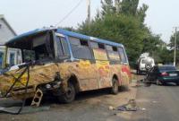 Легковушка и автобус столкнулись в Мариуполе, есть пострадавшие