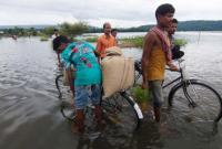 Бури и наводнения в Южной Азии: погибли более 100 человек