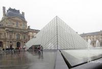 Лувр закрыли из-за наводнений в Париже
