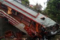 ДТП с автобусом в Индии: 17 погибших (фото)