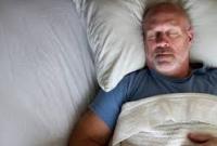 Врачи выяснили, почему пожилые люди мало спят