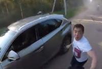 Пьяный кандидат в депутаты от партии Путина напал на мотоциклиста, но получил неожиданный отпор (видео)
