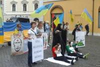 Українці під парламентом Італії вимагали зберегти санкції ЄС проти Росії