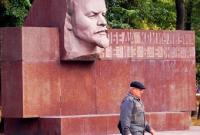 В Днепре демонтирована стела о "неизбежной победе коммунизма"