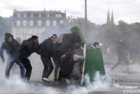 По Парижу прокатилась волна протестов: минимум 26 человек пострадали в результате столкновений