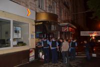 Взрыв в подъезде дома в центре Киева прогремел при попытке ограбления обменника