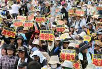 65 тысяч японцев вышли на митинг, требуя закрыть американскую военную базу