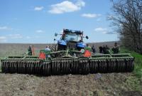 В Донбассе на мине подорвался трактор