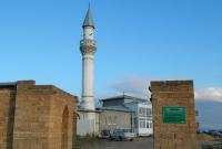 В Крыму вооруженные оккупанты ворвались в мечеть и задержали более сотни мусульман