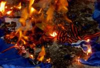 В Краматорске активисты сожгли георгиевские ленты (видео)