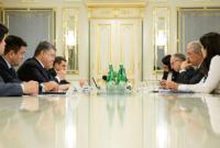 Порошенко выступил за усиление антироссийских санкций из-за нарушения прав крымских татар