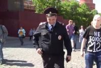 Я вам не обязан представляться - полиция задержала активистов за “прогулки Путиных” по Красной площади