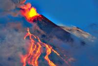 Извержение самого большого вулкана в Европе началось в Италии (видео)