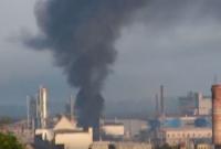 В оккупированном Докучаевске при обстреле загорелся комбинат (видео)