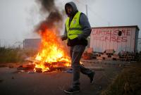 Во Франции жгут шины: Олланд не намерен сдаваться в борьбе с массово протестующими профсоюзами