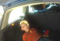 Патрульные задержали авто с ребенком в багажнике