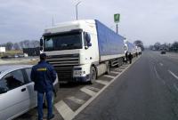 В Сумской области активисты блокируют движение российских грузовиков