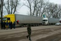 Активисты остановили 2 фуры РФ возле Овруча, но полиция прорвала блокаду