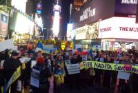 На акцию в поддержку Савченко в Нью-Йорке вышли полсотни украинцев