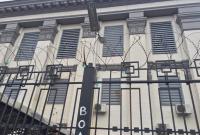 Российское посольство в Киеве забросали флаконами с йодом