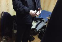 В Киеве оперативники ДВБ задержали полицейского за злоупотребление служебным положением