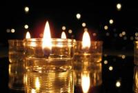 В Киеве в память о жертвах терактов в Брюсселе зажгли свечи под посольством Бельгии