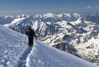 Украинский альпинист сорвался с Эльбруса, продолжаются его поиски