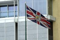 Посольство Великобритании в Москве также забросали манекенами