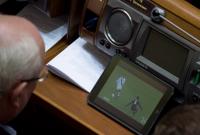 Депутат Федорук (НФ) во время голосования в ВР "коротает время" за просмотром футбола (фото)