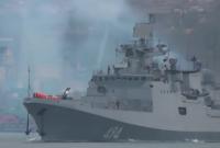 Еще одно пыхтящее судно ВМФ РФ отчалило в Сирию (видео)
