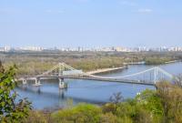 В Киеве девушка упала с моста в Днепр